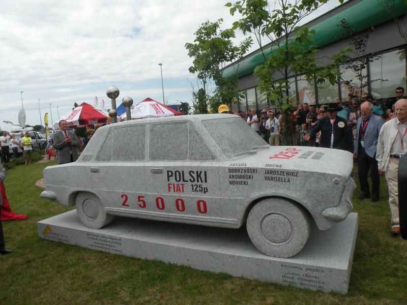 Odsloniecie_pomnika_Fiata_6176094.jpg
