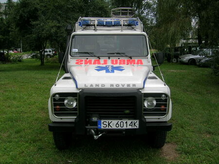 Ambulans Defender 110 007.jpg