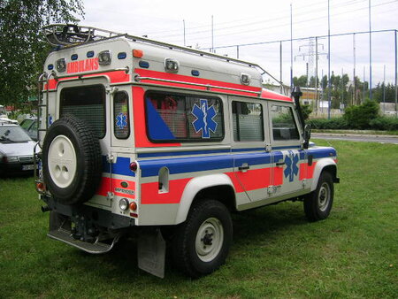 Ambulans Defender 110 004.jpg