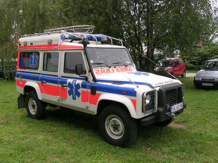 Ambulans Defender 110 006.jpg