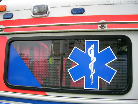 Ambulans Defender 110 014.jpg